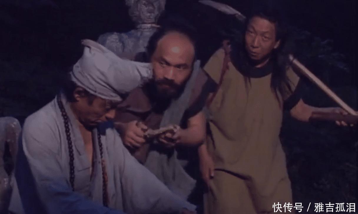 盗墓贼闯入将军墓,济公一扇子复活将军,直接吓死盗墓贼