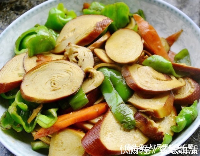 它是“血管清洁剂”，隔天炒一盘，血管不堵，皮肤细腻，小腹平坦