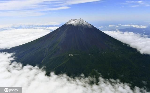 山顶|日本富士山迎来“初冠雪”山顶被积雪覆盖