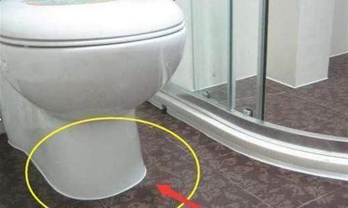 发霉处|玻璃胶发黑怎么洗也洗不掉,保洁阿姨教我这招解决,太聪明了