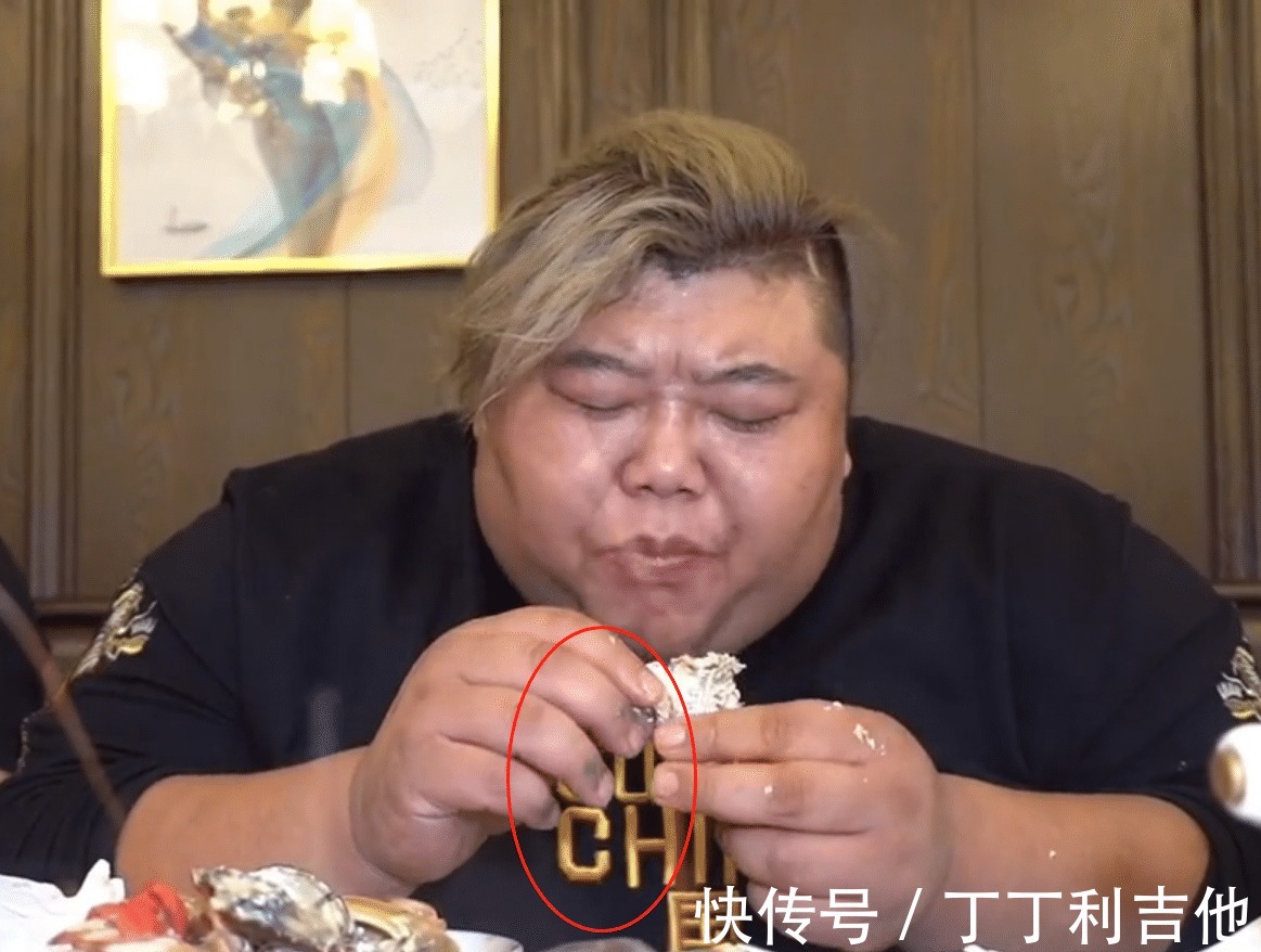 胖成“球”還吃！近600斤的胖猴仔吃海鮮自助，稱要給老板上一課