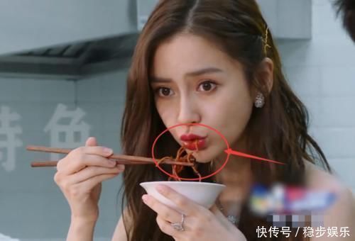 b跑男吃面条,镜头对baby一晃而过,被网友截到,真吃假吃一目了然