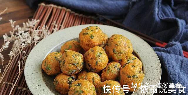 2个胡萝卜1碗面粉,做好吃的胡萝卜丸子,做法简单,一看就会