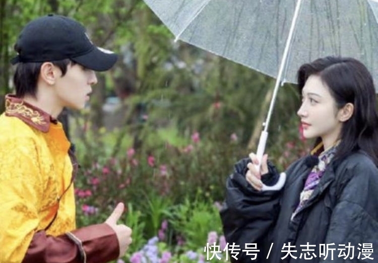 表情|邓伦录节目摔进绿色粉池，细看邓伦的表情，就知道他有没有生气