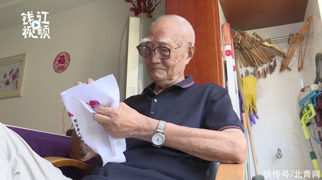 长兴民政|?这位百岁老人爱绣十字绣，百岁生日前他递交了入党申请书