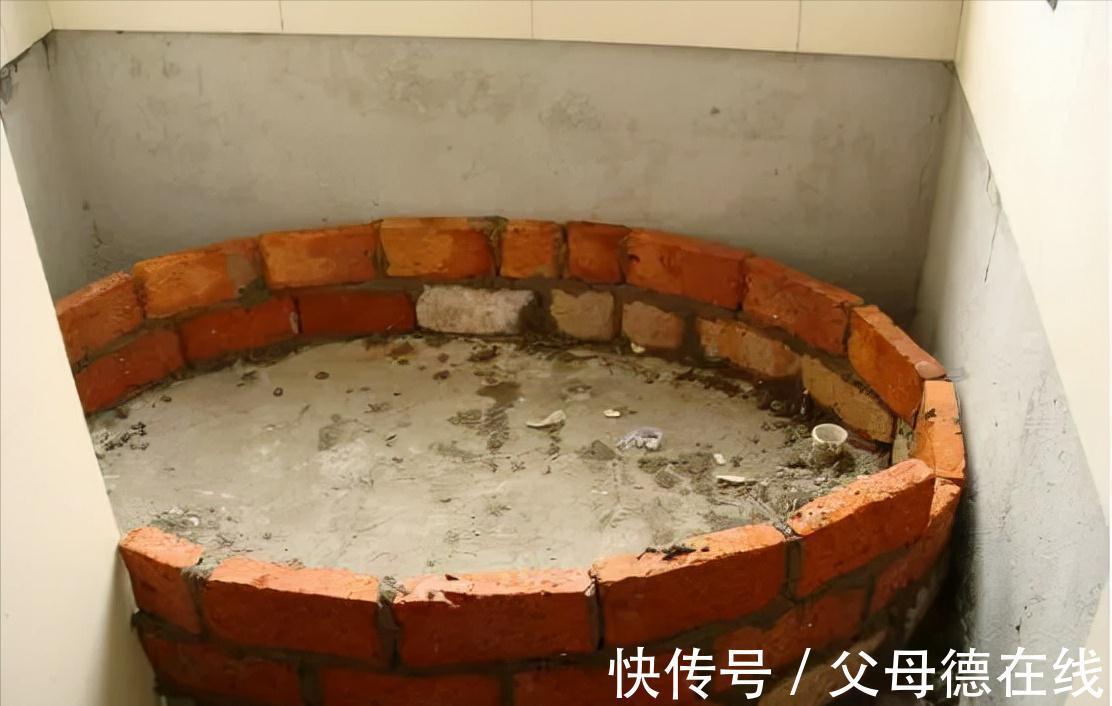 为了省钱，二货老婆非要自己砌个浴缸，看到效果笑岔气！