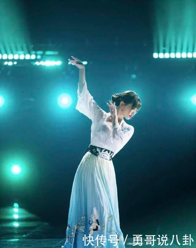 “压油达人”江映蓉，“现场做法”那英，《浪姐2》成欢乐喜剧人