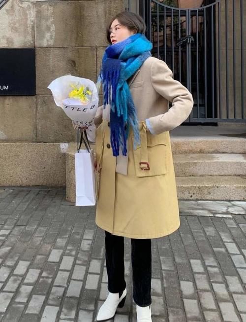 天气转暖,脱了羽绒服,现在穿什么外套更时髦?