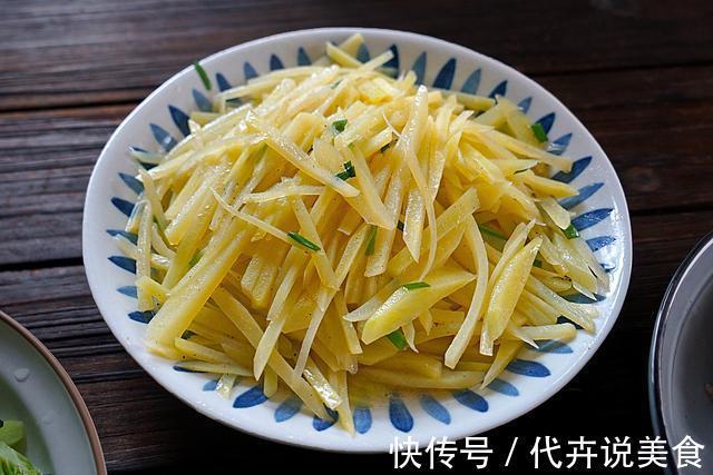 外甥女来吃午饭,大鱼大肉不爱吃,偏要吃蔬菜,三道蔬菜吃个精光