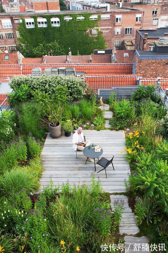 我要是住顶楼有露台,才不会只种花,一半影院、泳池独享双份快乐