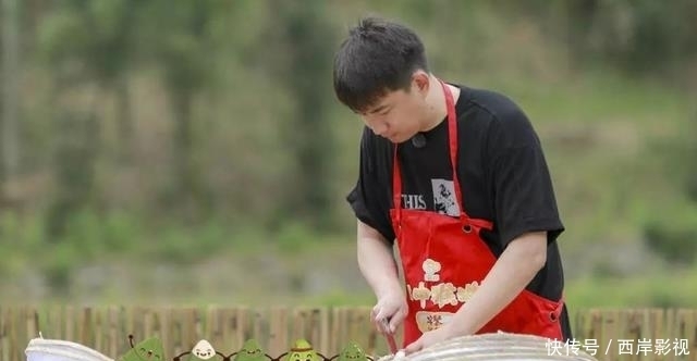 同吃黄磊的饭大华两季没长肉，彭彭一季就吃成球，终于找到原因了