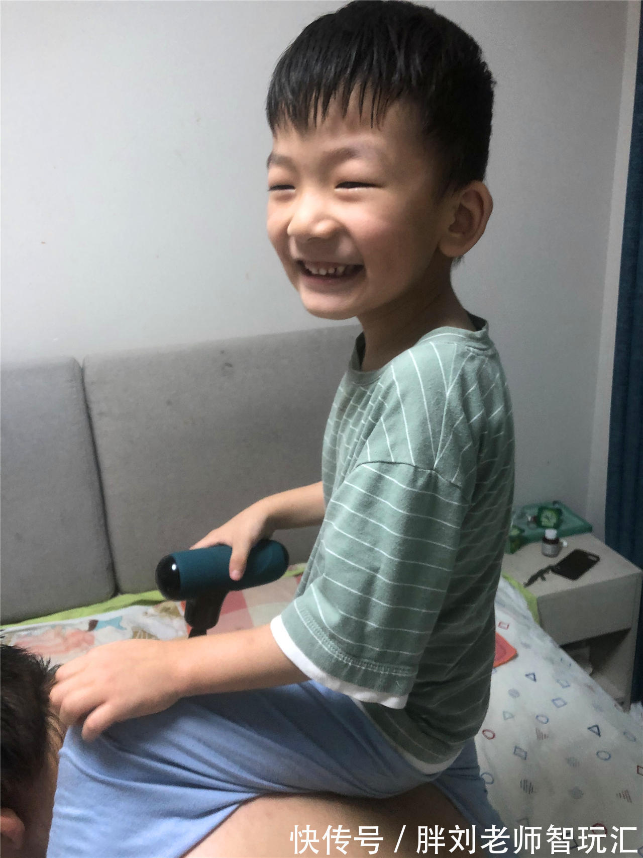 腰酸背痛|腰酸背痛腿抽筋,快用筋膜枪。舒服