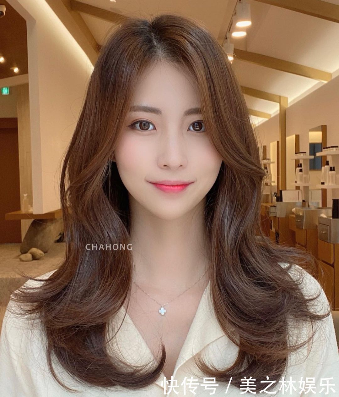 发型 秋冬女发别乱剪了，新时尚发型27款送给大家，无论长短都心动
