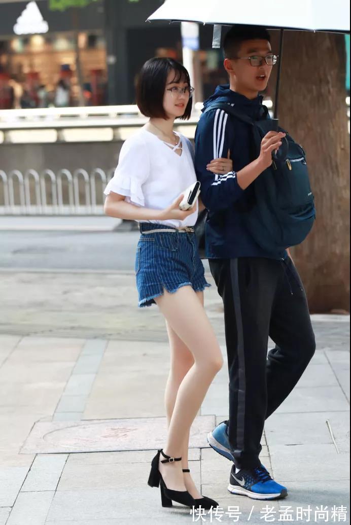 校园风 街拍路人,青春校园风穿搭参考,让你成为甜美时尚的丽人