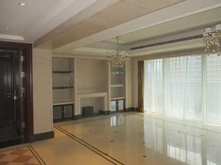 豪宅|刚刚,一豪宅3037.5万成交!3人缴纳300万保证金,却全程“围观”