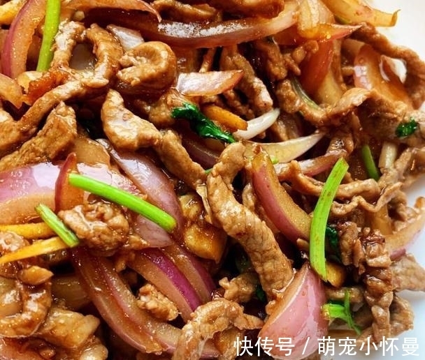 家里神兽送走后，黄磊喝着小酒悠闲自在做美食，网友：闻到香味了