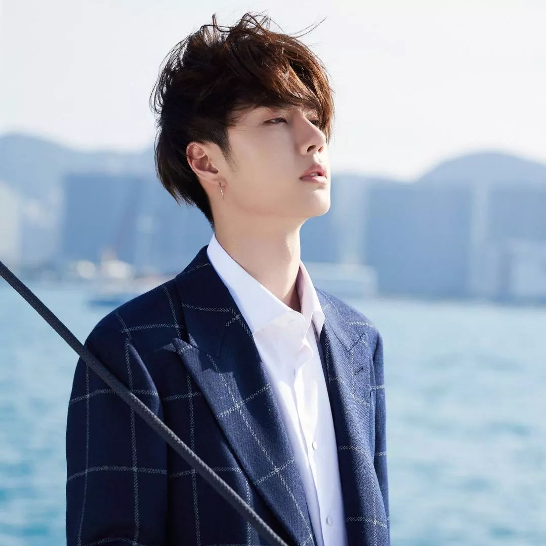 网传王一博资源向王俊凯倾斜，超低价拿下代言，王俊凯被替换