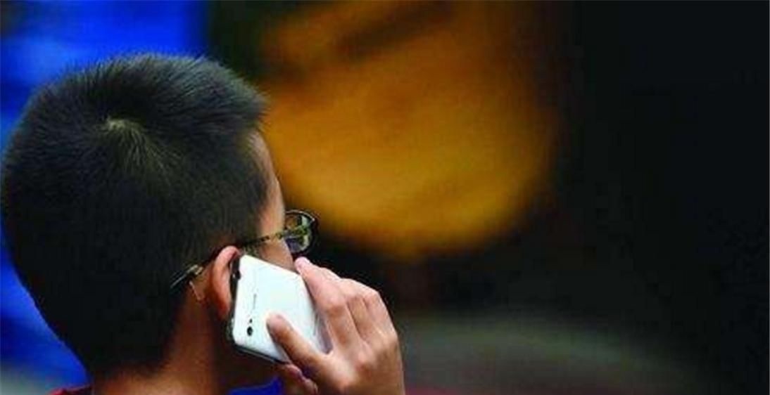 孩子|孩子3个行为明明是缺爱,父母却骄傲地以为孩子是高情商,可悲