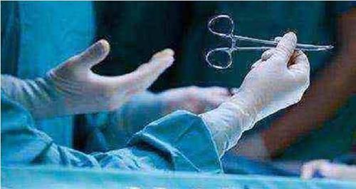 剖腹产|大学生妻子怀孕11个月还不生,医生强行剖腹产,娃出生后全家痛哭