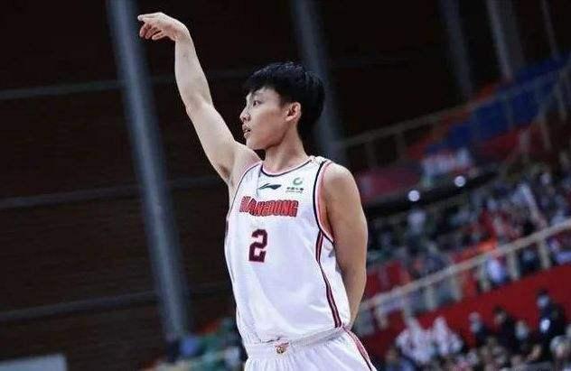 广东男篮|杜锋喜从天降!广东男篮官宣,32分战神归来,郭艾伦情况不妙