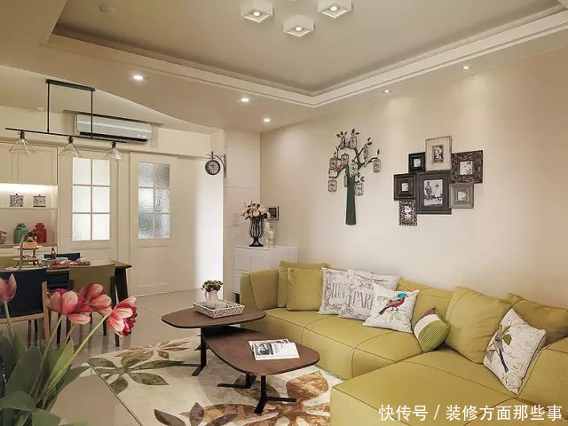 罗马柱|76平欧式二居室,餐厅彩色木质餐厅家具让这个空间更年轻活跃