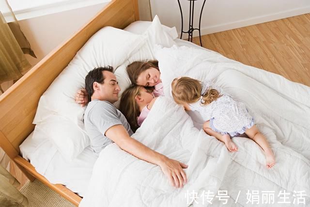 二胎|有了二胎以后,夫妇要分床睡觉吗?宝爸爸:为什么要分床,都分小区了