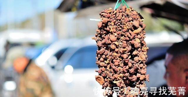 金秋逛农村大集,大葱白菜萝卜土豆热销,山货也很多!