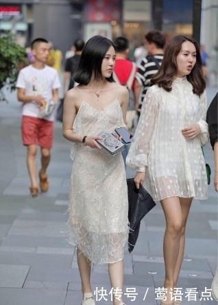 小姐姐肤白貌美白色轻薄吊带裙，有一种飘飘优雅的气质感