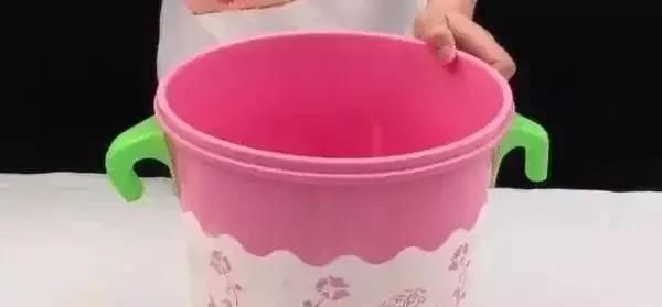 垃圾桶|把洁面瓶放到垃圾桶里,不需要买垃圾袋,一年可以节约数百个