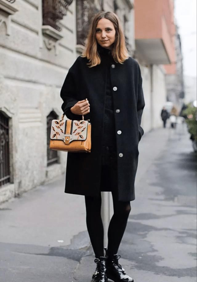 最近火了一条裙子叫：“呢子裙”，时髦显瘦，配大衣羽绒服就很美