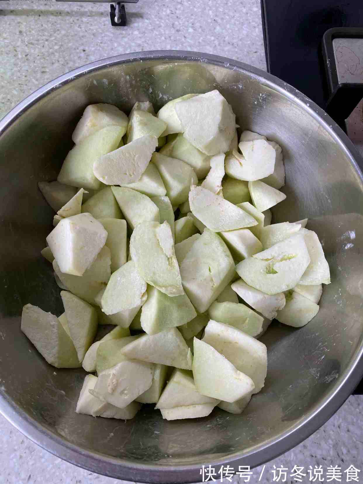 现在才知道,炒茄子不能先放油!大厨教你1招,茄子不吸油不发黑