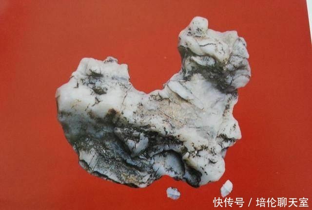 丹景石|这里据说是李白的故乡,有人收藏了块石头,画面还真像诗仙望月