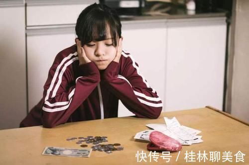 理财|妈妈趁女儿不在家,偷偷找出孩子“私房钱”,网友:自愧不如!
