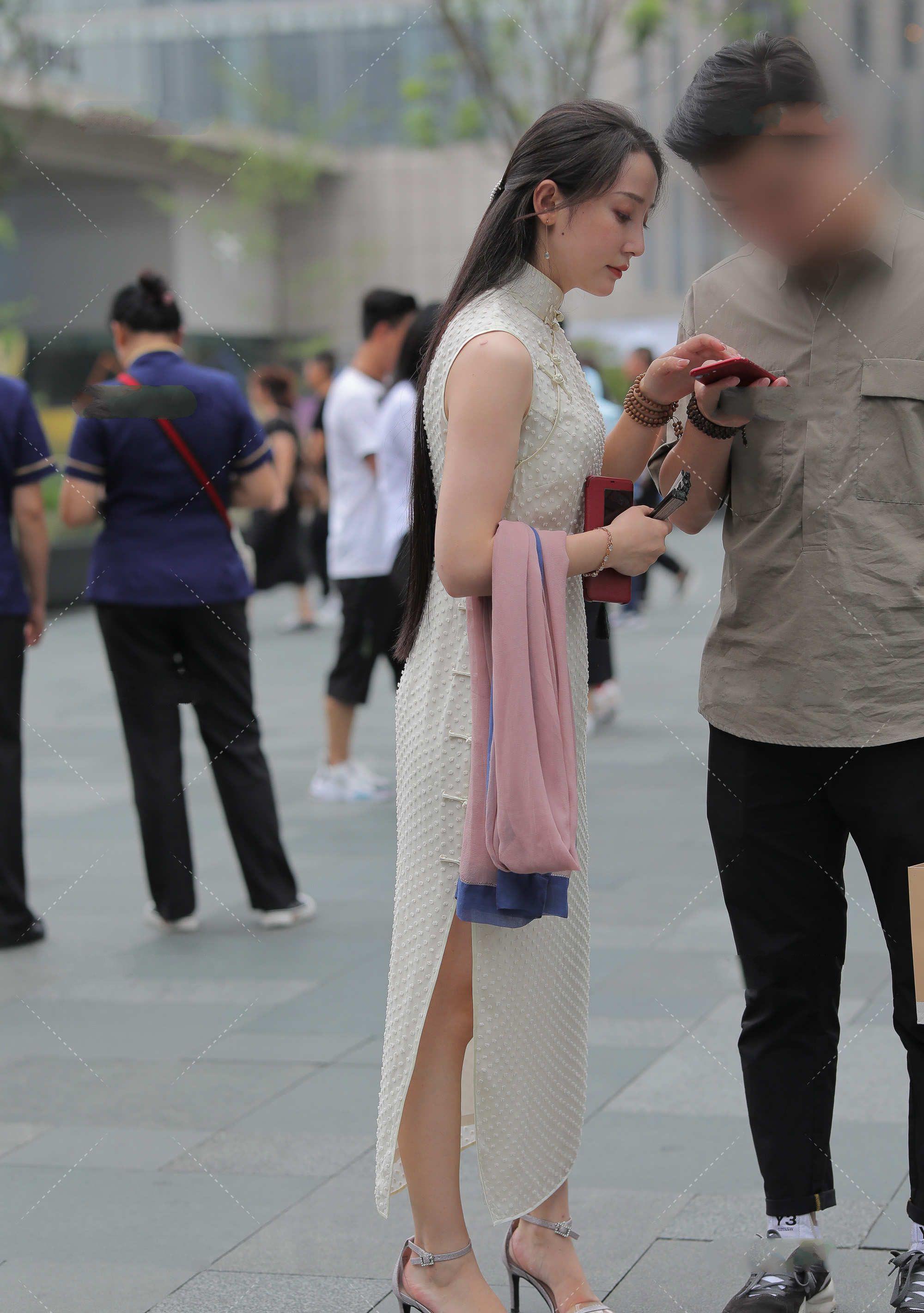 牛仔裤|风靡时尚圈的小香风外套,精致又好看,搭配牛仔裤,简直太美了