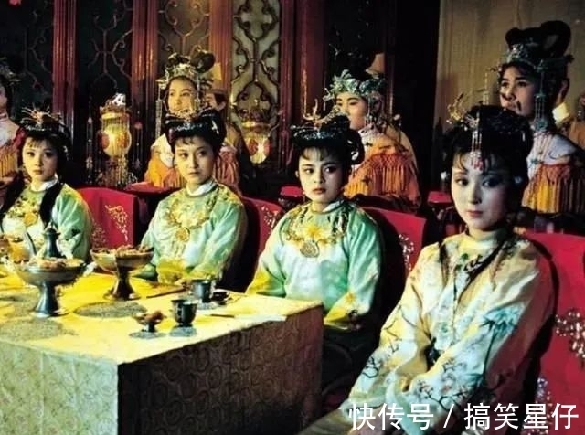 抄检大观园|红楼梦第七十五回过中秋节为何有悲音,这节暗伏贾家的四个大问题