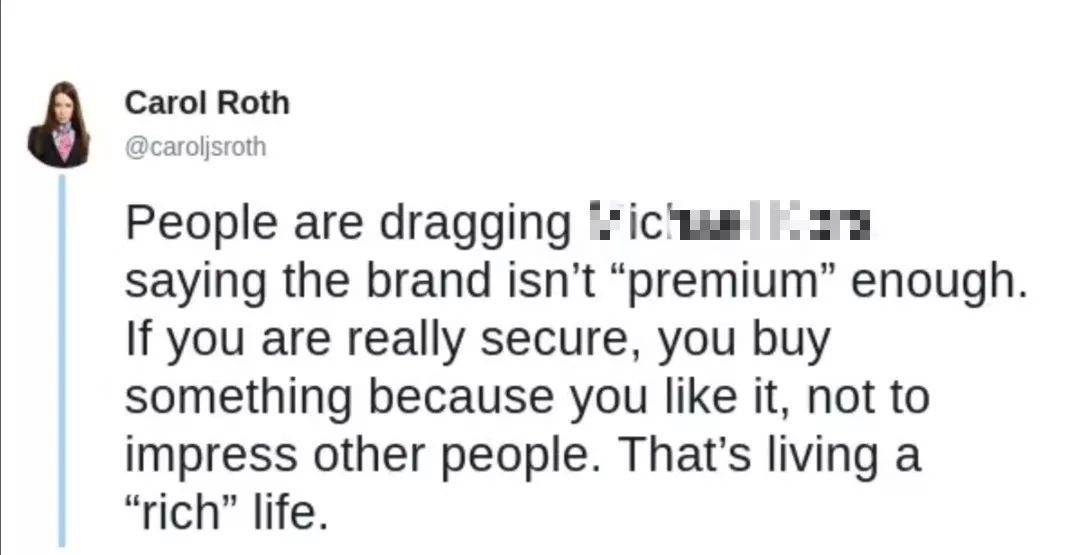 礼物$送不出手?男生买几百美元的包给女友当礼物,却被网友骂惨了