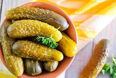 腌黄瓜原来如此简单，我家一周做3次，吃起来嘎嘣脆，越吃越上瘾