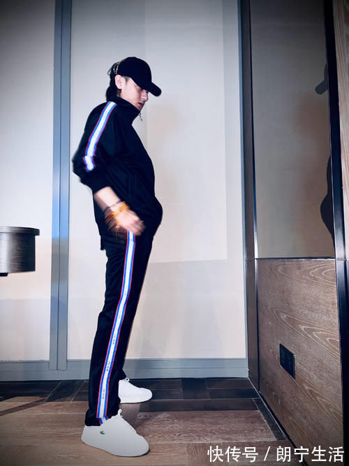 創(chuàng)造營|黃子韜發(fā)動(dòng)態(tài),談娛樂圈現(xiàn)狀,疑似內(nèi)涵青3練習(xí)生素質(zhì)低