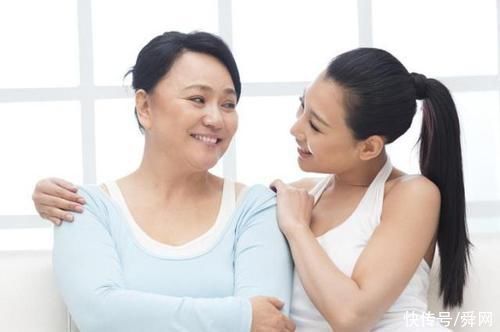 孩子|6岁女儿忽然问:“奶奶为什么不到桌上吃饭”，妈妈的回答让老人泪目