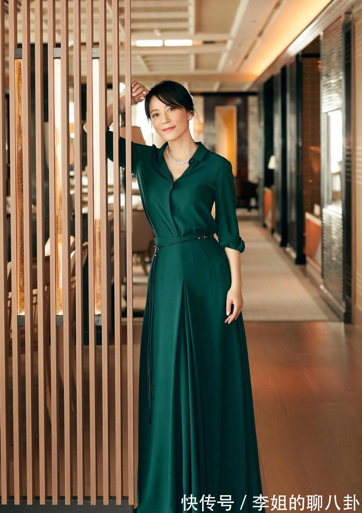 颜色 奔四奔五的女人，少穿“藏蓝色”！今秋流行这三种颜色，优雅减龄