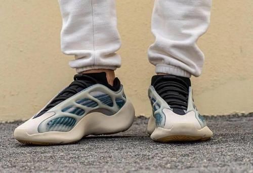 小程序突袭登记！Yeezy 700＂杰尼龟头＂配色发售，炒价2k多？