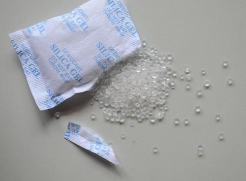 4岁孙女误吞干燥剂，奶奶“解救”方法太有效，被医生称赞