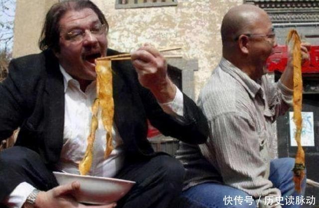 老外|老外认为中国人吃不起的美食,没想到中国小孩都随便买,啪啪打脸