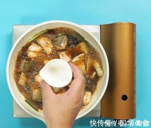 白砂糖|吃鱼时刺卡在喉咙里，不要再喝醋了，教你一招，让鱼刺自己跑出来
