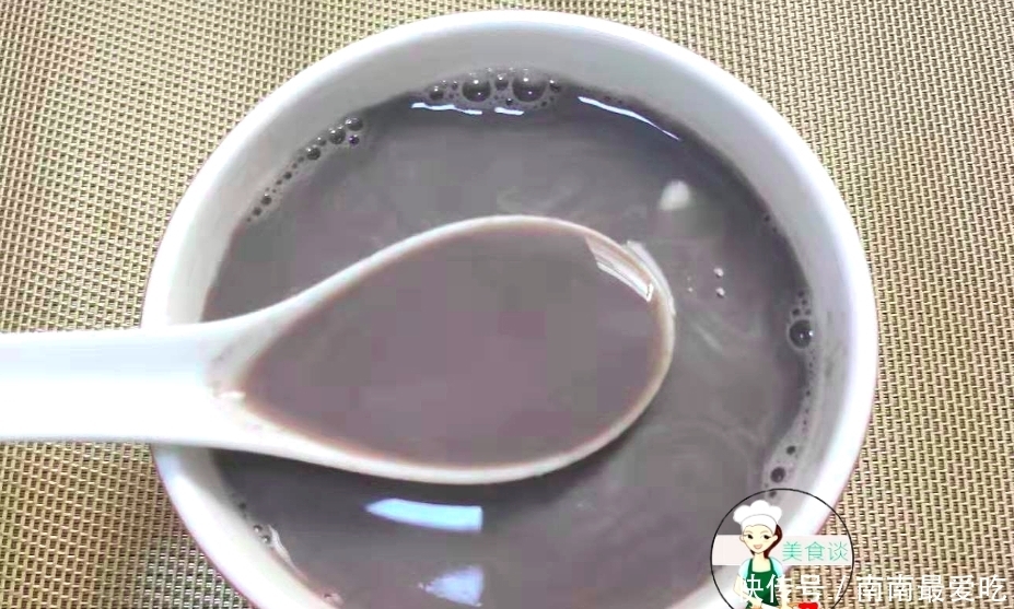 三種黑色食材一起煮，女人一周吃4次，補(bǔ)足氣血，體質(zhì)變好氣色佳