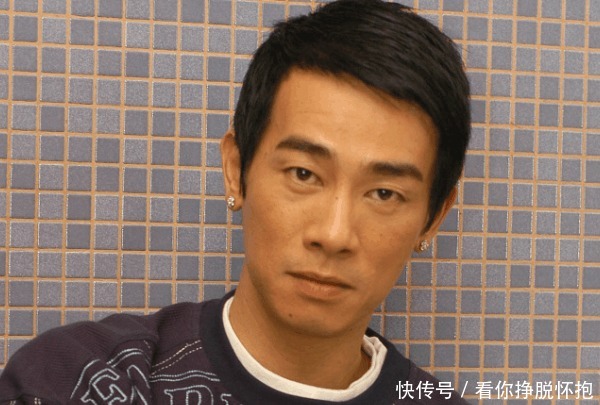 节目 原来陈小春在节目中唱歌是这样的