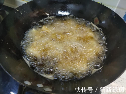 干炸带鱼想要外酥里嫩，有人加鸡蛋、有人挂面糊，其实都不正确