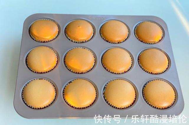 想吃杯子蛋糕不用买，在家轻松做出水光肌小蛋糕，不皱不裂又饱满