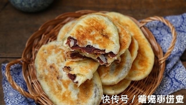 平底锅也能做的红豆馅酥饼,猪油黄油都不用,香甜美味酥掉一地渣