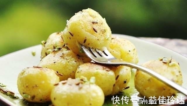 一块钱一斤的土豆, 用这个方法做, 全家人当零食吃!上桌就被抢光